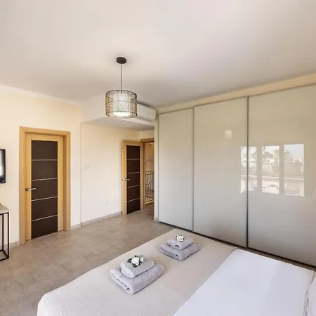 Sunnyvillas: 4br Seafront Villa*private Pool*bw44 Villa Protaras